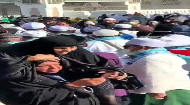 نجا وحيدًا من الحرائق.. منزل "أحمر" ينجو وحيدًا من حرائق هاواي ويحير العالم