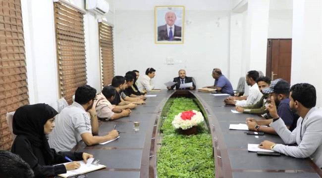 بحضور نائب وزير الشباب والرياضة..فتح مضاريف تعشيب ملعب شهداء تعز