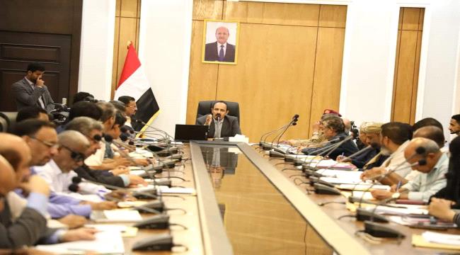 السلطات المحلية بالمديريات والمكونات وشرائح حضرموت تؤكد تأييدها لقرار منع توريد الايرادات للبنك المركزي بعدن 