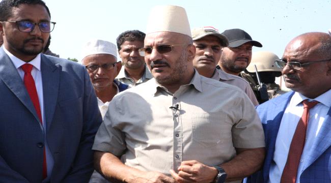 العميد طارق صالح ​يدشن العمل في مستشفى الخوخة المركزي ويعلن عن مشروع محطة طاقة شمسية  