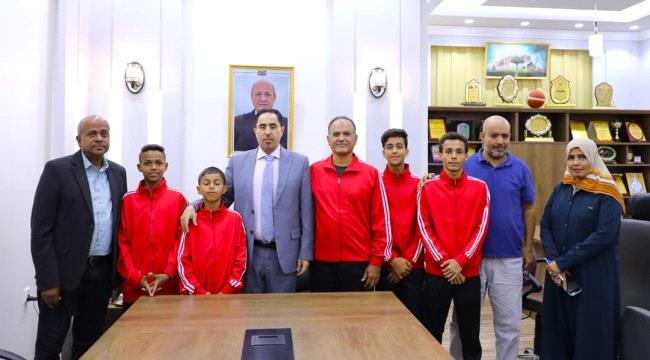 وزير الشباب والرياضة يحث منتخب التنس على تحقيق القاب جديدة لليمن