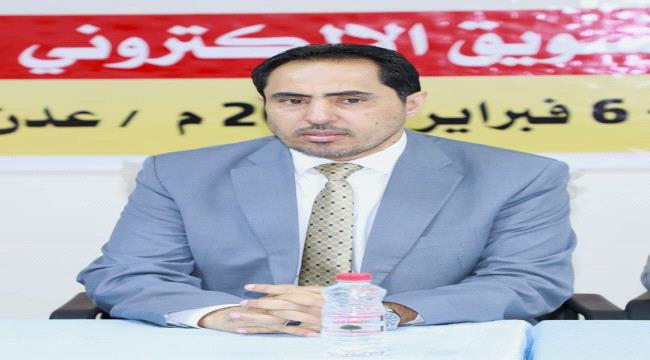 صحافي: الوزير نايف البكري يساعد بلا تردد ويواسي بلا مواربة ويقدم بلا مَنّ أو أذية وهو الوحيد الذي فتح مكتبه وقلبه أمام الجميع دون استثناء