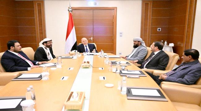 مصدر في رئاسة الجمهورية يكشف تفاصيل اجتماع مغلق لمجلس القيادة الرئاسي