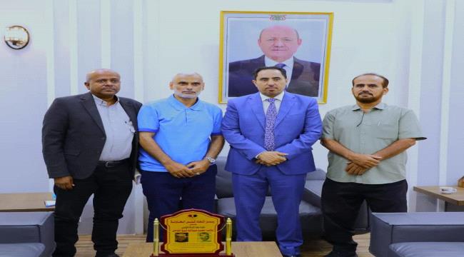عاجل | البكري يكرم القاحل الحائز على المركز الأول في البطولة الدولية للرواد لكرة الطاولة "صور"
