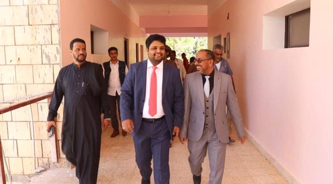 رئيس جامعة المهرة يتفقد سير العملية التعليمية بكلية التربية بالغيضة