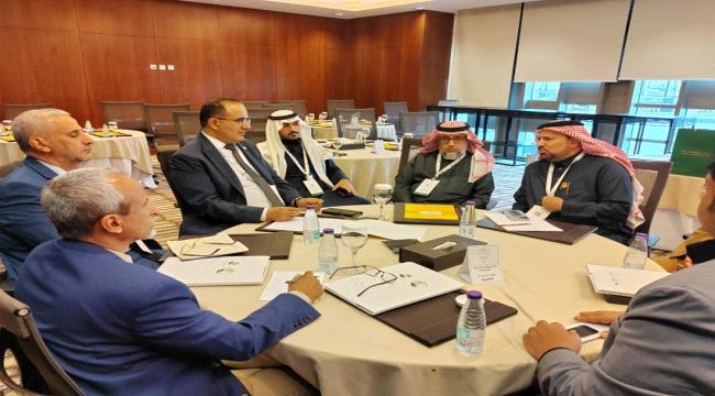 وزير الصحة يبحث مع مركز الملك سلمان تمويل مشاريع صحية في المحافظات المحررة