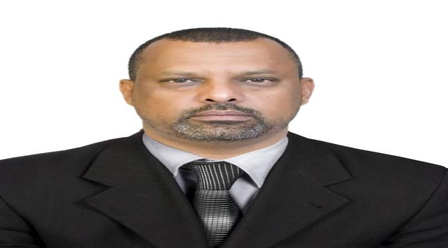 ناشطون بالمهرة يتضامون مع دكتور بعد أن تم أقصائه من جامعة المهرة