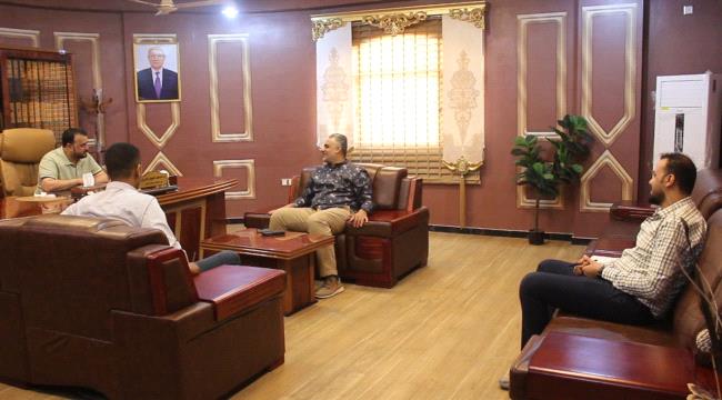 الوزير الحريزي يناقش التقرير العام لمشاريع صندوق صيانة الطرق للعام ٢٠٢٣م 