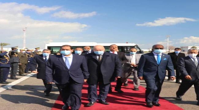 وزير الداخلية يغادر عدن 