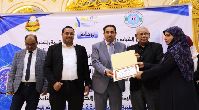 وزير الشباب والرياضة يشيد بابتكارات الطلاب والطالبات وإبداعاتهم في بطولة الروبوت ويعلن تكريمهم بمبالغ مالية تشجيعا لهم