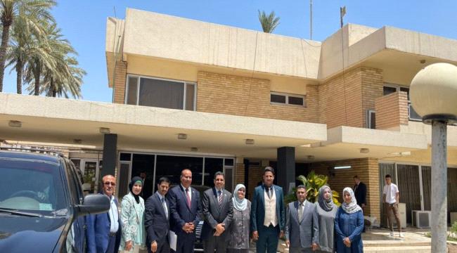 وزير الخارجية يزور سفارة بلادنا في بغداد