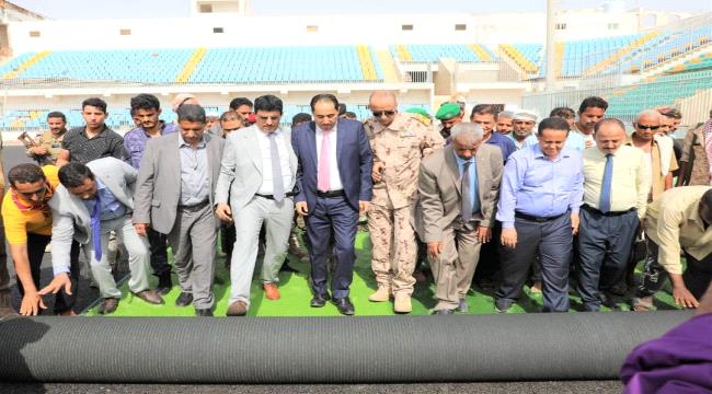 وزير الشباب والرياضة يزور محافظة لحج ويدشن فرش ملعب معاوية بالعشب الصناعي.."شاهد صوراً"