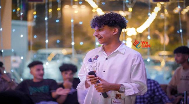 شاب عدني يتألق بشكل لافت في إداء الأغاني الطربية ويبهر جمهوره