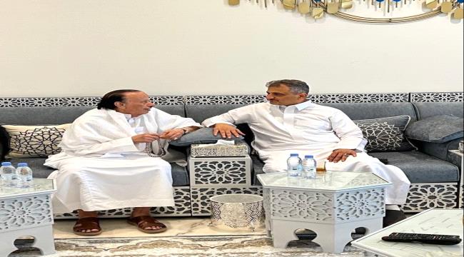 "اللواء ناصر منصور " يستقبل وزير الدولة - محافظ عدن للاطمئنان على صحته بعد خروجه من سجون الحوثيين