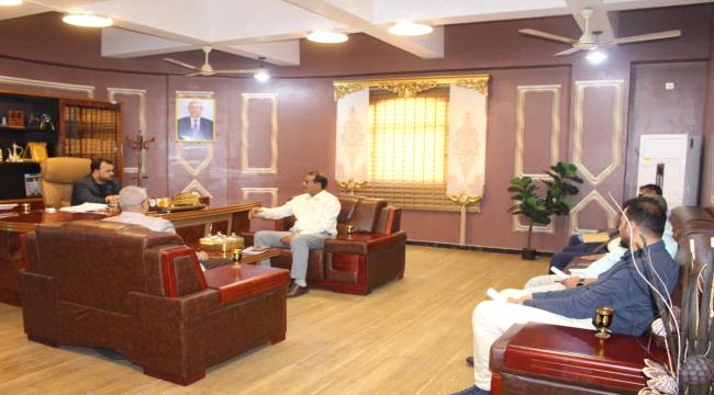 وزير الأشغال يناقش مستوى تدخلات البرنامج الأممي (الهابيتات) في عدن