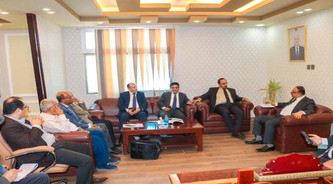 اجتماع في عدن يناقش الصعوبات التي تواجه الحركة الجوية في مطار الريان