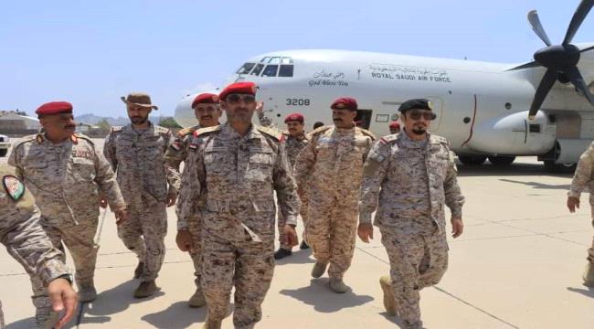 عاجل | رئيس هيئة الأركان العامة يصل إلى عدن 