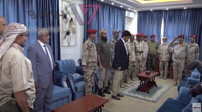 العميد طارق صالح يترأس اجتماعًا عسكريًا مشتركًا في المخا بحضور قيادة وزارة الدفاع وممثلين عن التحالف