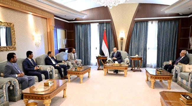 الرئيس العليمي يؤكد الحرص على إنهاء معاناة كافة المحتجزين ويصدر توجسهات للحكومة بشأنهم