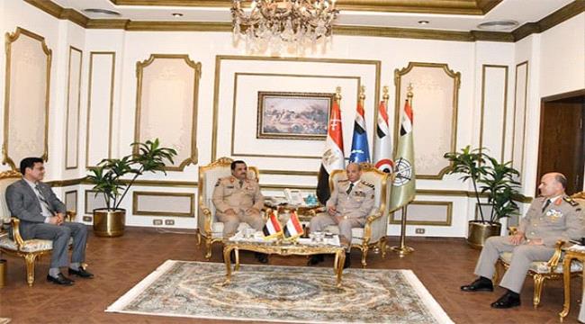 وزير الدفاع يلتقي القائد العام للقوات المسلحة المصرية 