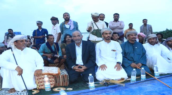 الشيخ باكريت يزور اللواء محمود الصبيحي ويقدم له التهنئة بخروجه من الأسر