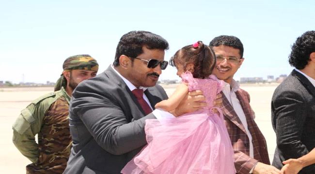 نائب وزير النقل ناصر شُريف يستقبل رحلة اليمنيين العالقين ببورتسودان