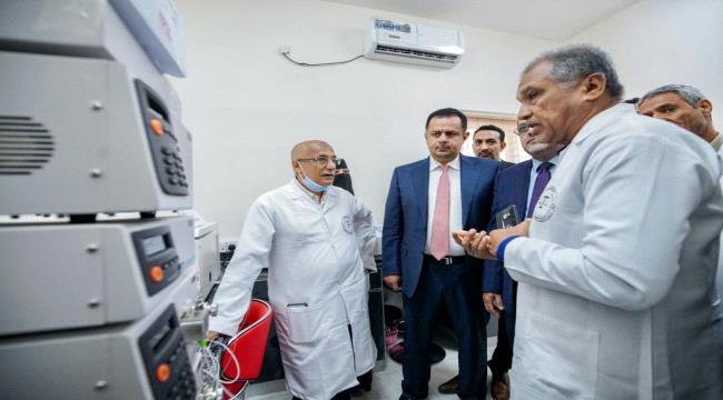 رئيس الوزراء يفتتح مشروع في عدن هو الأول من نوعه في اليمن