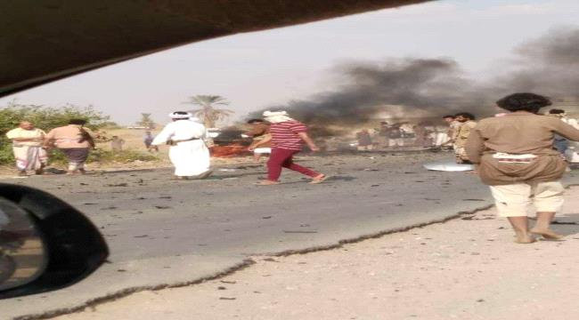 شاهد صوراً..للسيارة المفخخة التي استهدفت موكب رئيس هيئة الأركان العامة في مأرب