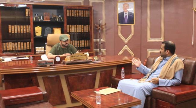 وزير الأشغال الحريزي يناقش صيانة وتأهيل خطوط العبر حضرموت الدولية والخطوط الداخلية
