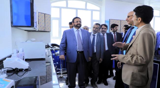 العرادة يعلن بناء كليتين ومبان سكنية في جامعة إقليم سبأ بمأرب ويفتتح معامل كلية الطب.."صور"