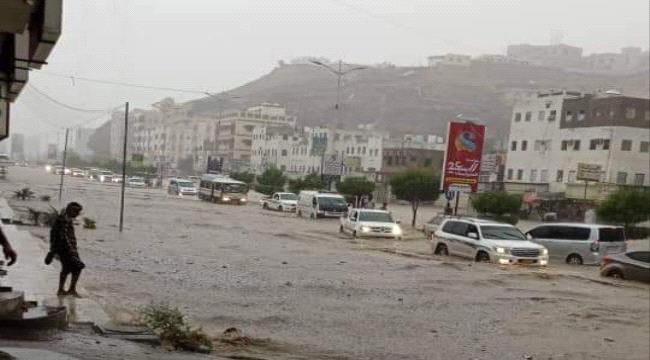 تسجيل حالة وفاة وأضرار بالأراضي الزراعية والطرقات والكهرباء والمياه جراء المنخفض الجوي في حضرموت