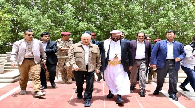 "شاهد"..صورة جديدة للرئيس العليمي في مأرب 