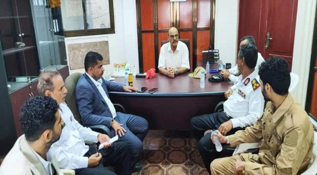 عدن | لقاء بين القوات البحرية وهيئة الشئون البحرية لمناقشة تعزيز التنسيق والتعاون لما يخدم سلامة الملاحة البحرية