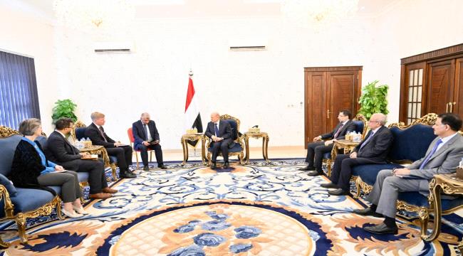 الرئيس العليمي يستقبل في عدن المبعوث الأممي