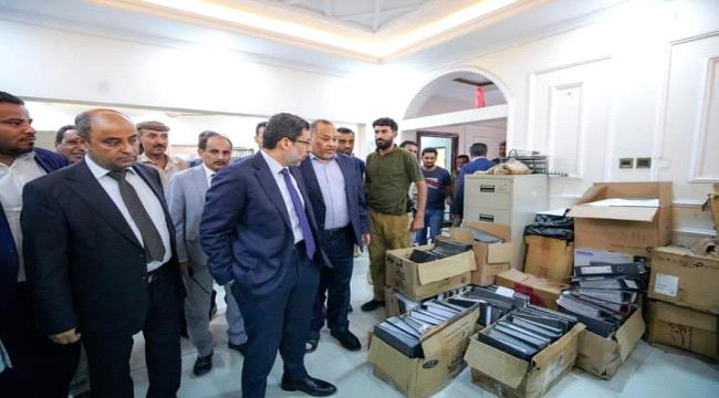 عقب زيارة مفاجئة للمصلحة..رئيس الوزراء يوجه بإحالة قيادات في مصلحة الضرائب للتحقيق