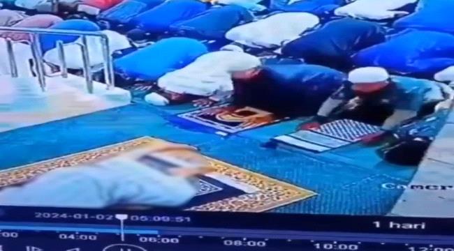  "المؤذن تركه على الأرض وأكمل الصلاة بعده " .. وفاة إمام مسجد أثناء الصلاة