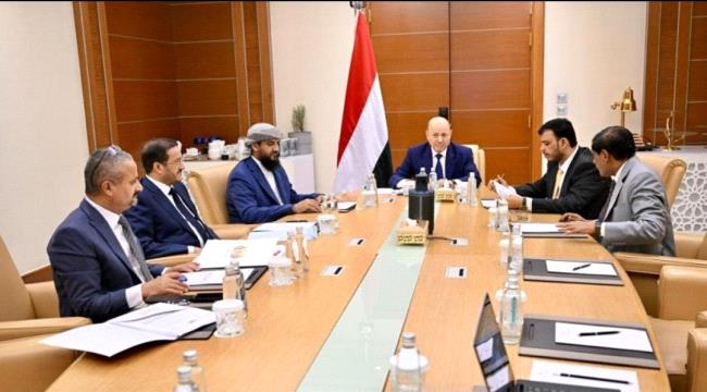 مجلس القيادة الرئاسي يطمئن المواطنين: سنصرف مرتباتكم 