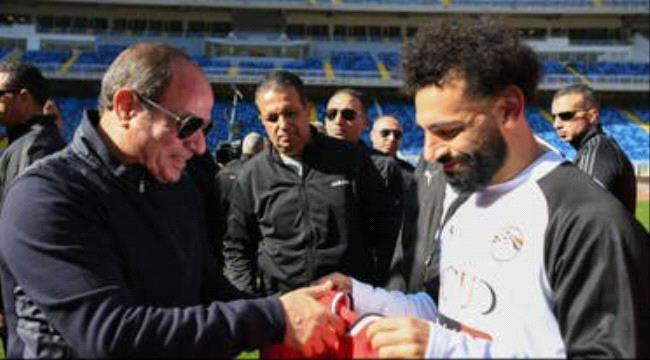 "هدية ووعد"… شاهد ماذا قدم الاعب محمد صلاح للرئيس المصري