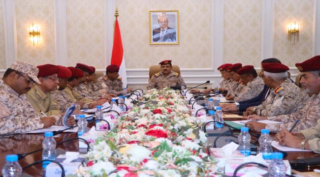 لصرف فوارق الترقيات القانونية..وزير الدفاع يجتمع بلجنة إعداد موازنة وزارة الدفاع