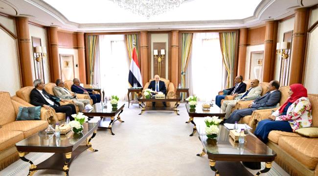 الرئيس العليمي يثمن دور تعز الريادي في المعادلة الوطنية وبسالة ابنائها في الدفاع عن النظام الجمهوري