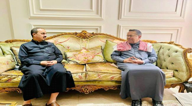 رئيس مجلس الشورى يطمئن على صحة وزير الإعلام والثقافة والسياحة والبرلماني الحميري