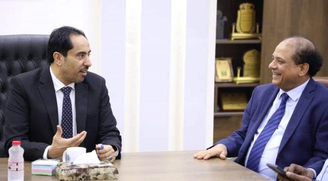 وزير الشباب والرياضة يعزي في وفاة نجم الشعلة والمنتخبات الوطنية سابقاً حسين صالح