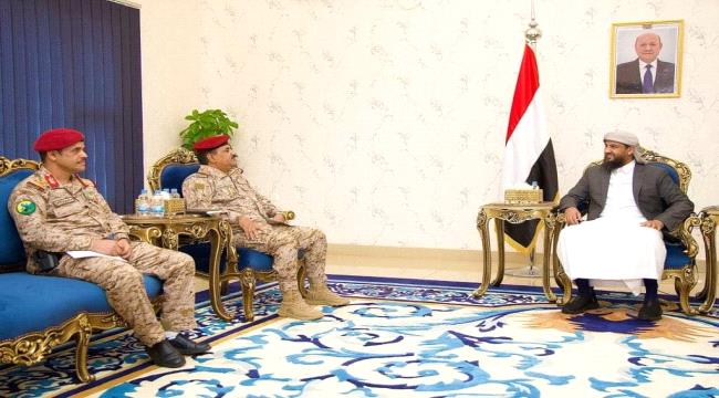 المحرّمي يناقش مع وزير الدفاع خطط وبرامج الوزارة ويشدد على اليقظة والجاهزية