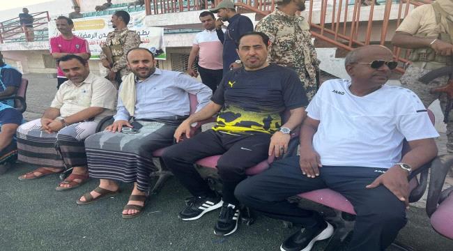 وزارة الشباب والرياضة تطفِئ شعلة مصافي عدن... شاهد صورا