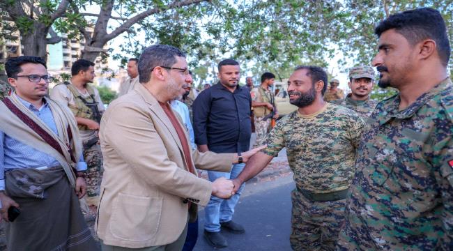 رئيس الوزراء يزور النقاط الأمنية ورجال الأمن قبل الافطار في عدن.."شاهد صوراً"
