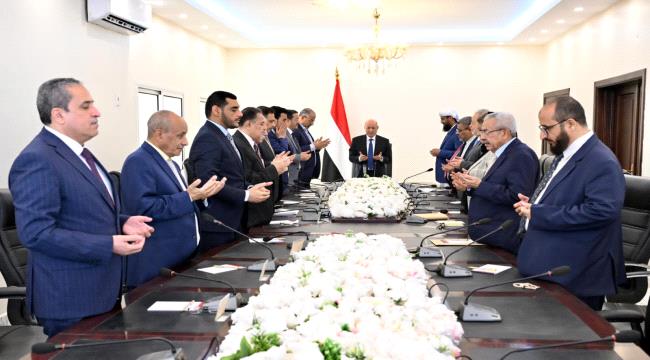 "خلافات وعدم توافق"..مصادر تكشف كواليس اجتماع المجلس الرئاسي مع هيئات رئاسة مجلسي النواب والشورى والتشاور والمصالحة وقياداتها تستعد لمغادرة عدن