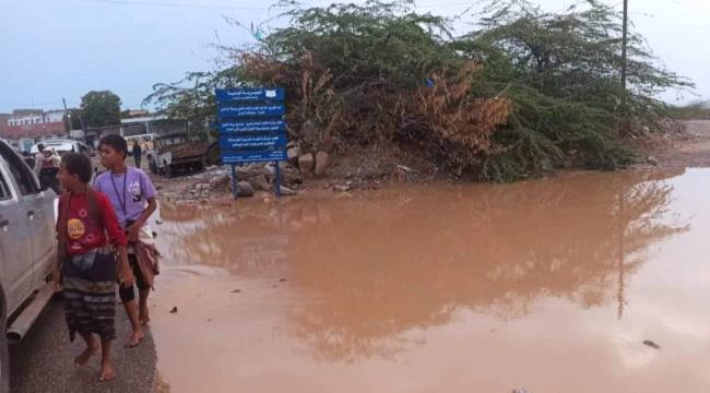 وزير الأشغال يوجه بصرف مخصصات لمؤسسة الطرق بمحافظة لحج وأبين لفتح الطرق الشريانية