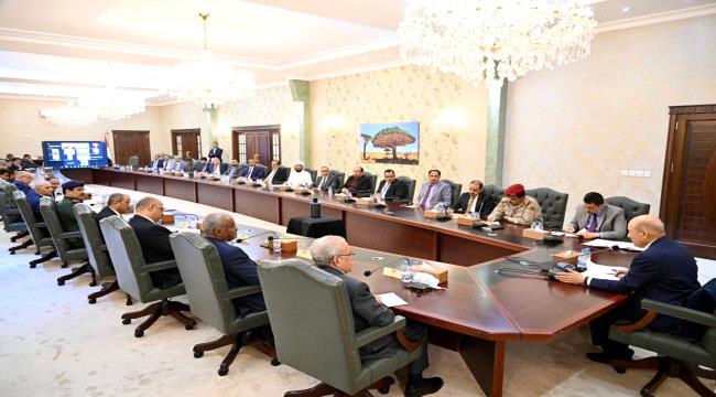 الرئيس العليمي يرأس اجتماعا مشتركا للحكومة ومحافظي المحافظات.."صور"