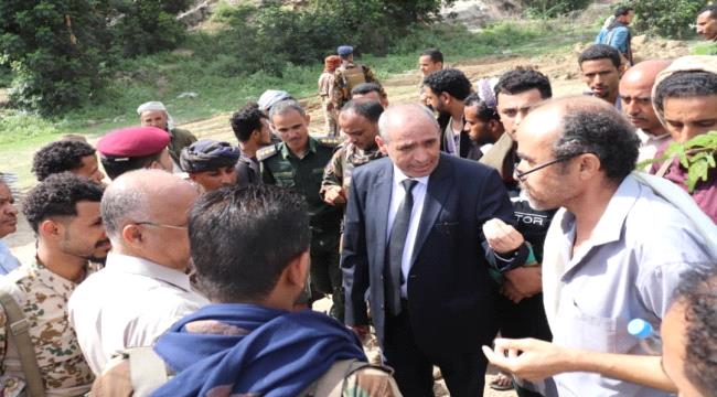 بإشراف الوكيل المخلافي..قوات مشتركة تنفذ حملة لإزالة العشوائيات في محيط حديقة السلامي بتعز