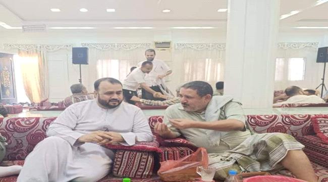 المناضل أديب العيسي يلتقي وزير الأشغال ويناقش خططًا لنهضة أبين .